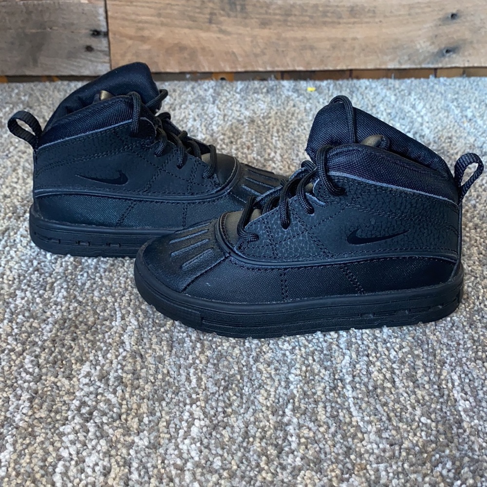 Toddler Nike boots